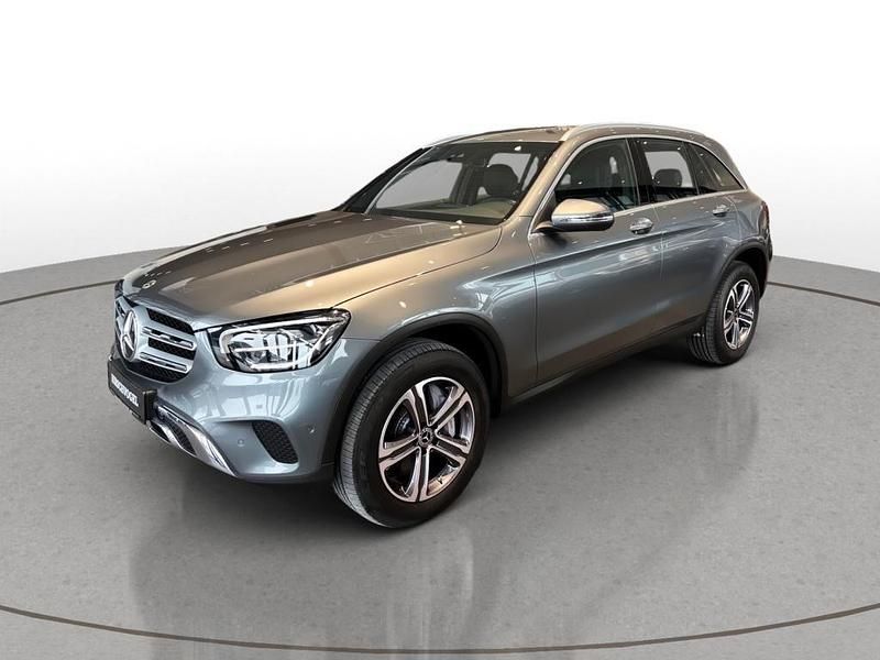 Gebraucht Mercedes GLC300e AMG line 306 PS (225 kW) 2021 Metalliclack selenitgrau (metallic) SUV