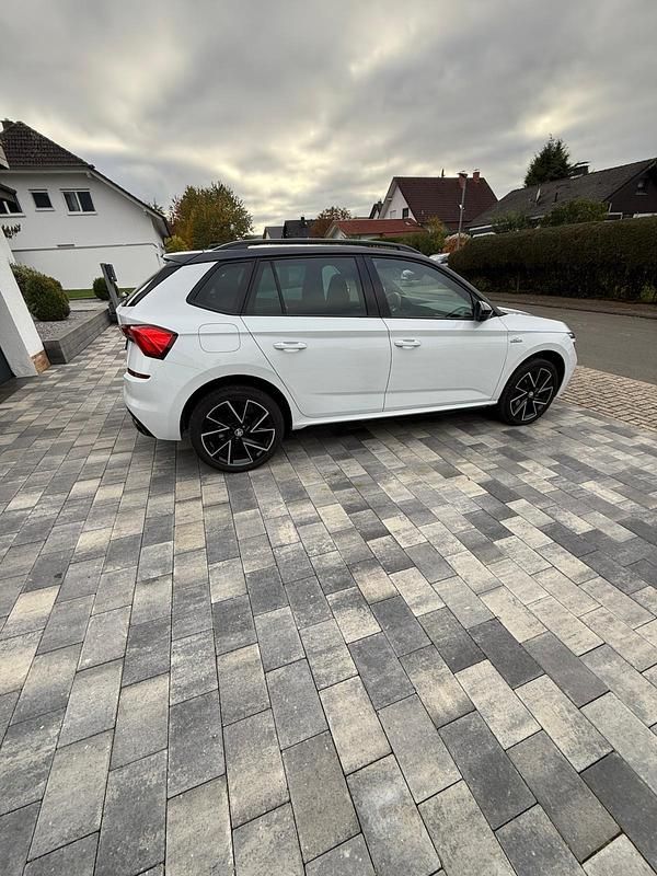 Weiß Gebraucht 2023 Skoda Kamiq Monte Carlo SUV | 21.500 € (Superpreis) - Bild 1/4