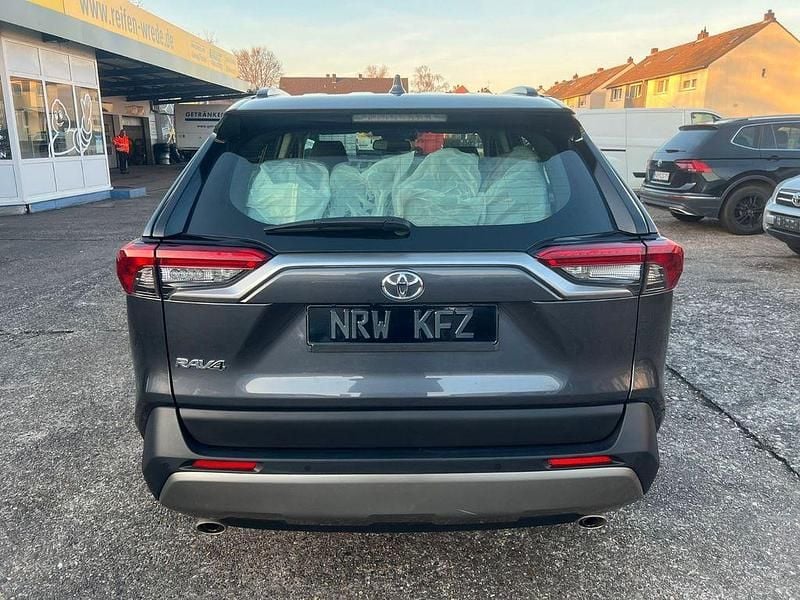 Gebraucht Toyota RAV4 175 PS (128 kW) 2022 Grau SUV