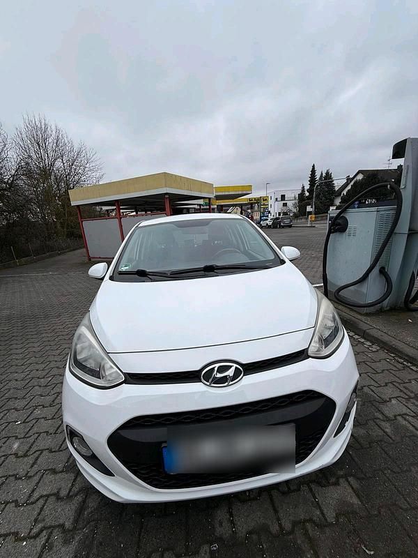 Gebraucht Hyundai i10 84 PS (61 kW) 2015 Weiß Kleinwagen