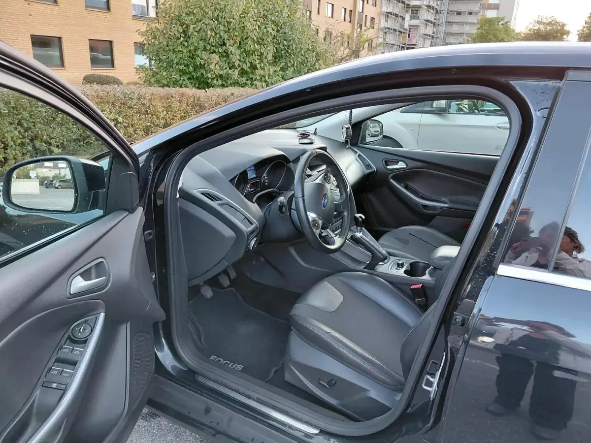 Gebraucht Ford Focus 125 PS (91 kW) 2013 Schwarz Limousine