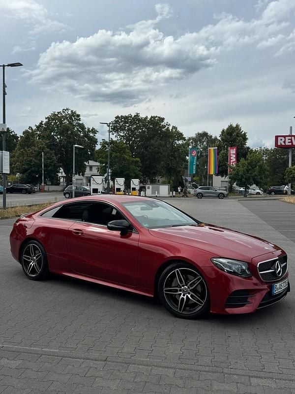 Gebraucht Mercedes E220 194 PS (142 kW) 2019 Rot Coupé