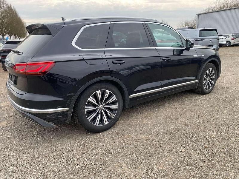 Gebraucht VW Touareg Elegance 286 PS (210 kW) 2018 Deep black perleffekt SUV