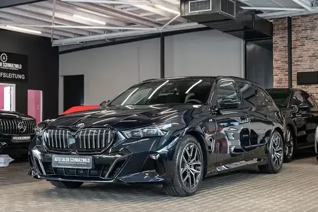 Gebraucht BMW 540 M Sport 303 PS (222 kW) 2025 Andere Limousine