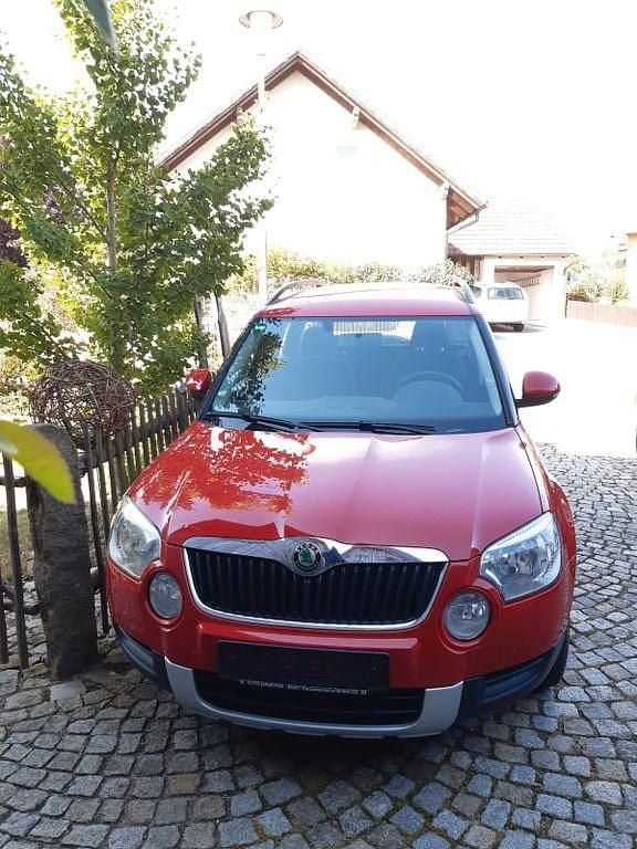 Rot Gebraucht 2013 Skoda Yeti Active SUV | 3.750 € (Superpreis) - Bild 1/4