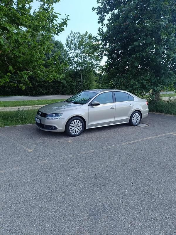 Gebraucht 2012 VW Jetta Highline Limousine | 7.600 € (Etwas zu teuer) - Bild 1/4