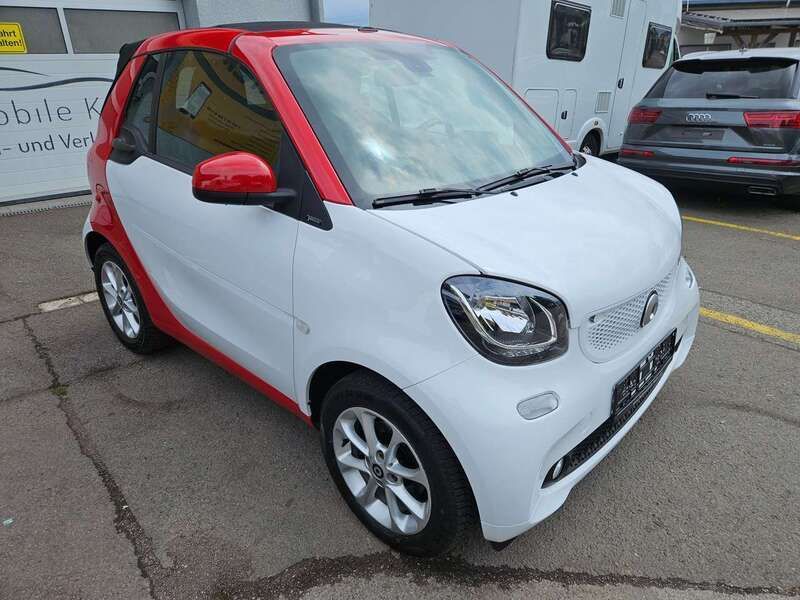 Weiß Gebraucht 2018 Smart ForTwo Cabrio Cabrio | 11.999 € (Fairer Preis) - Bild 1/4