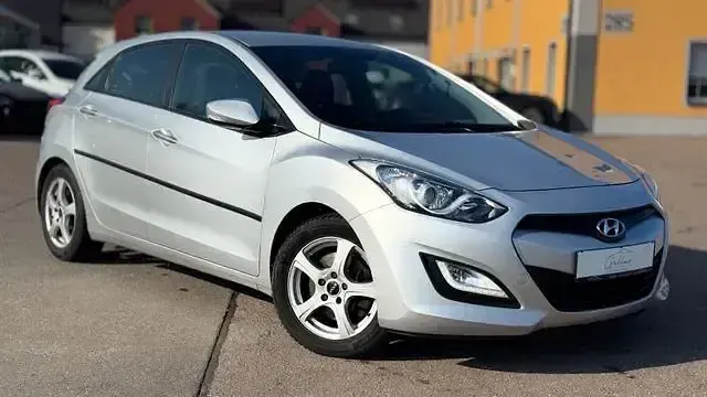 Usado Hyundai i30 Edition 135 CV (99 kW) 2014 Plateado Berlina