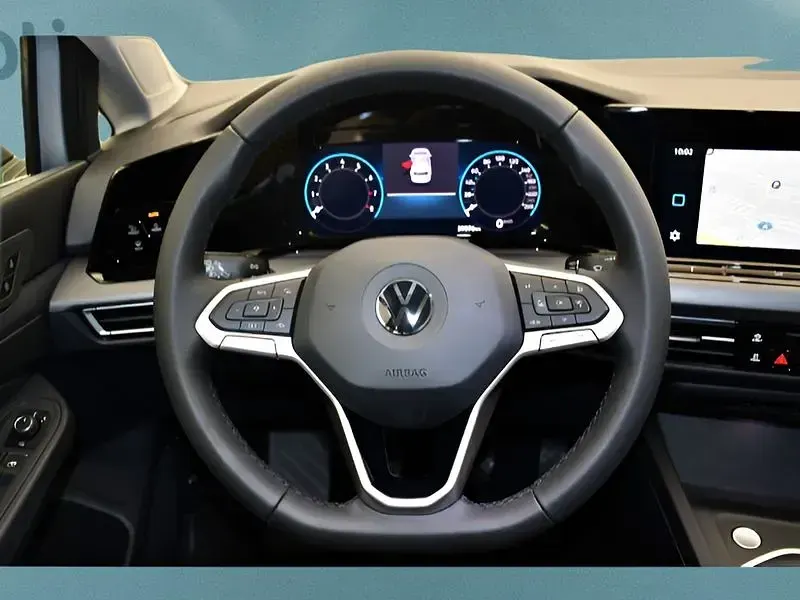 Używany VW Golf VIII 150 KM (110 kW) 2022 Srebrny Hatchback