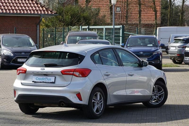 Gebraucht Ford Focus Cool & Connect 101 PS (74 kW) 2021 Silber Limousine