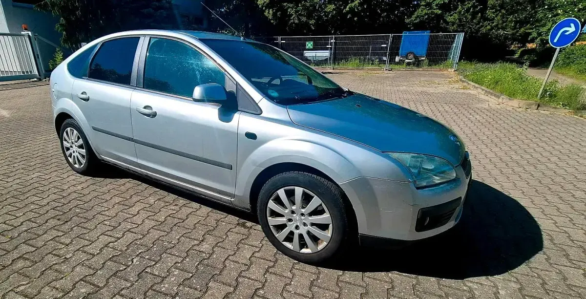 Gebraucht Ford Focus 101 PS (74 kW) 2007 Silber Limousine