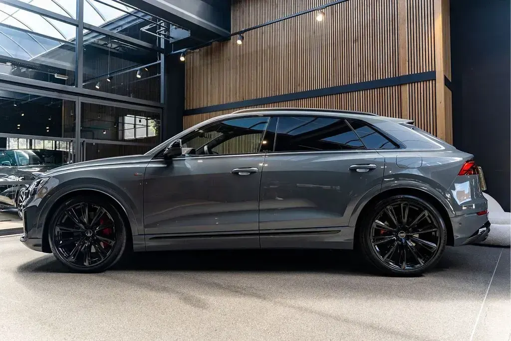 Neu Audi Q8 Advanced 489 PS (359 kW) 2026 Grau SUV