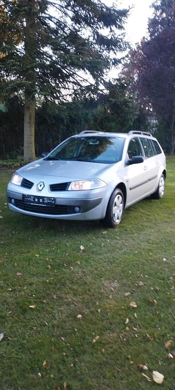 Silber Gebraucht 2007 Renault Mégane GrandTour Kombi | 2.650 € (Fairer Preis) - Bild 1/4