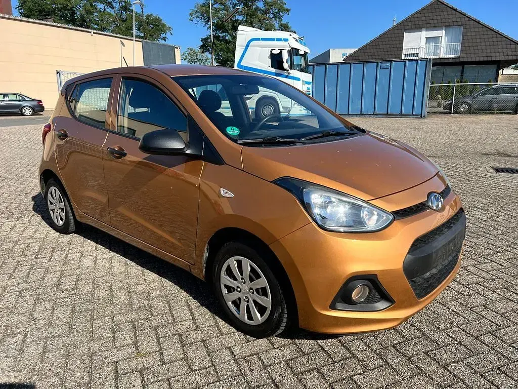 Gebraucht Hyundai i10 Classic 67 PS (49 kW) 2016 Gold Kleinwagen