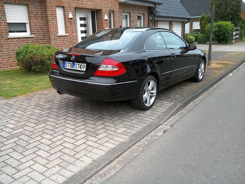 Gebraucht Mercedes CLK350 Avantgarde 272 PS (200 kW) 2008 Schwarz Coupé