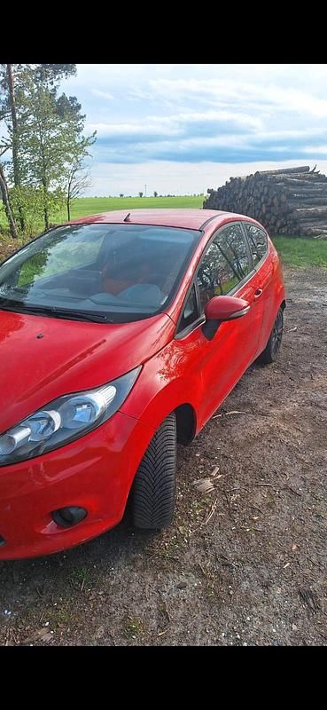 Gebraucht Ford Fiesta Trend 82 PS (60 kW) 2009 Rot Kleinwagen