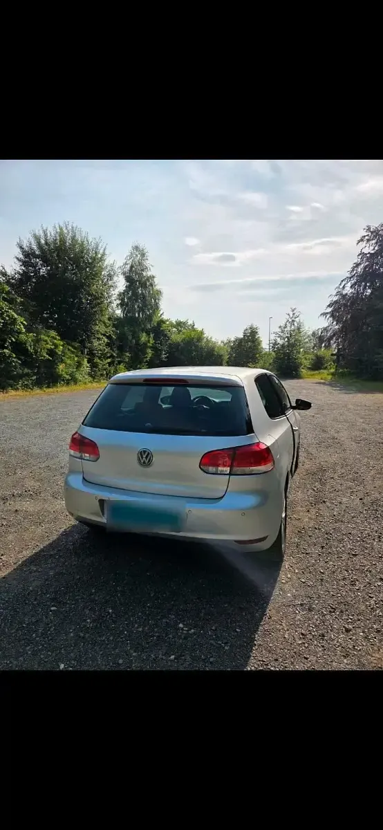 Gebraucht VW Golf VI 105 PS (77 kW) 2012 Silber Kleinwagen