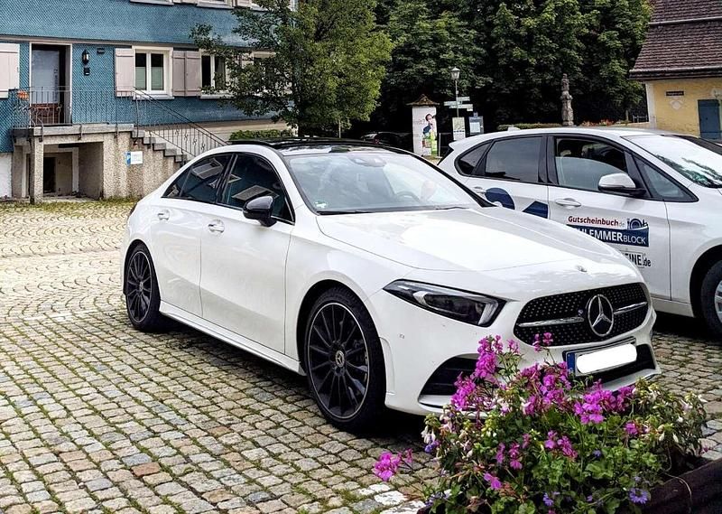 Gebraucht Mercedes A250 AMG line 224 PS (164 kW) 2020 Weiß Limousine