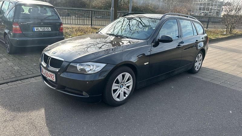 Schwarz Gebraucht 2007 BMW 318 Comfort Edition Kombi | 2.500 € (Guter Preis) - Bild 1/4