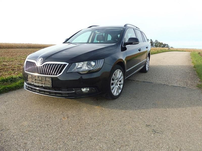 Gebraucht Skoda Superb Active 140 PS (102 kW) 2014 Schwarz Kombi