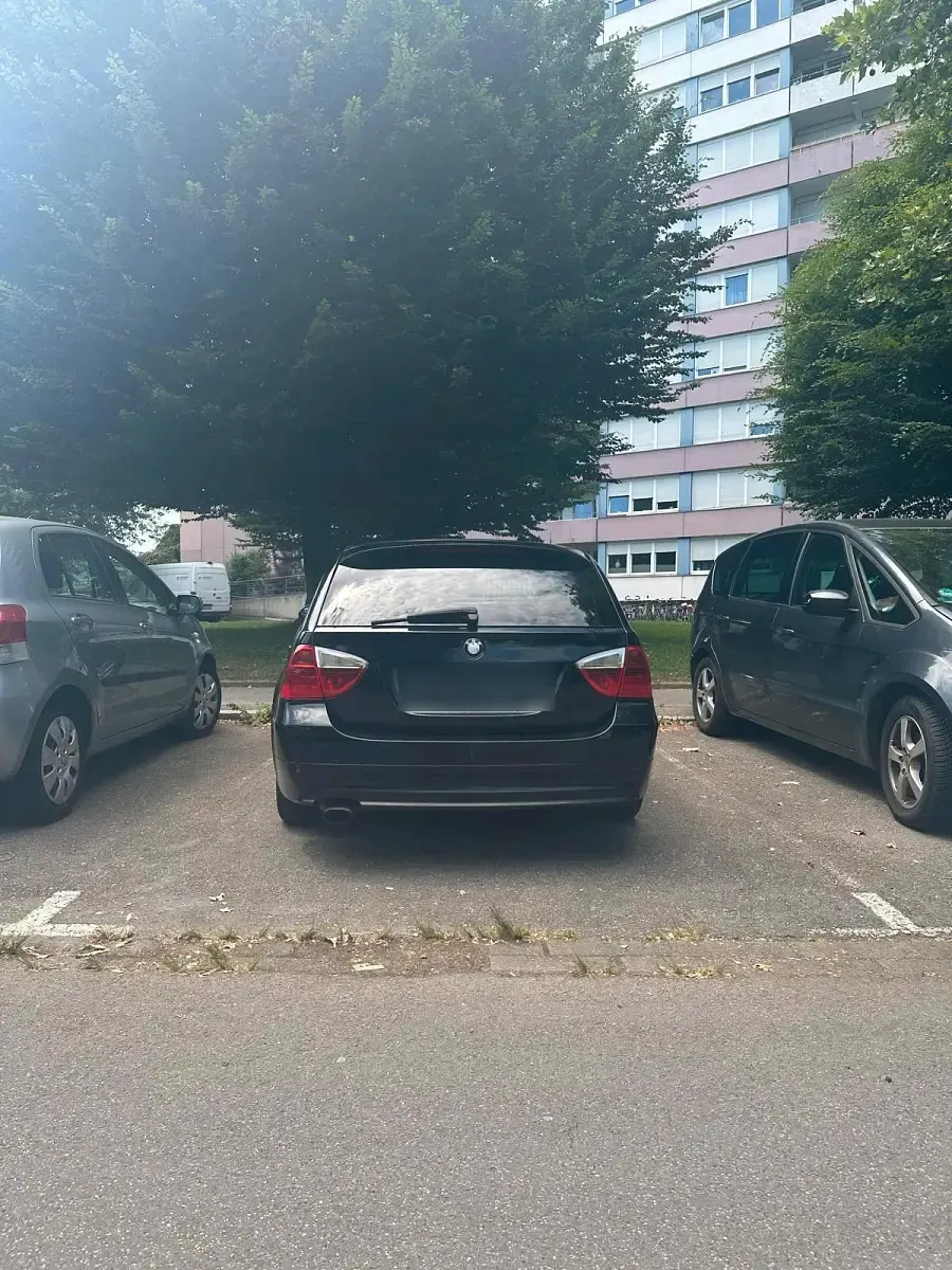 Gebraucht BMW 320 Comfort Edition 186 PS (136 kW) 2008 Schwarz Kombi