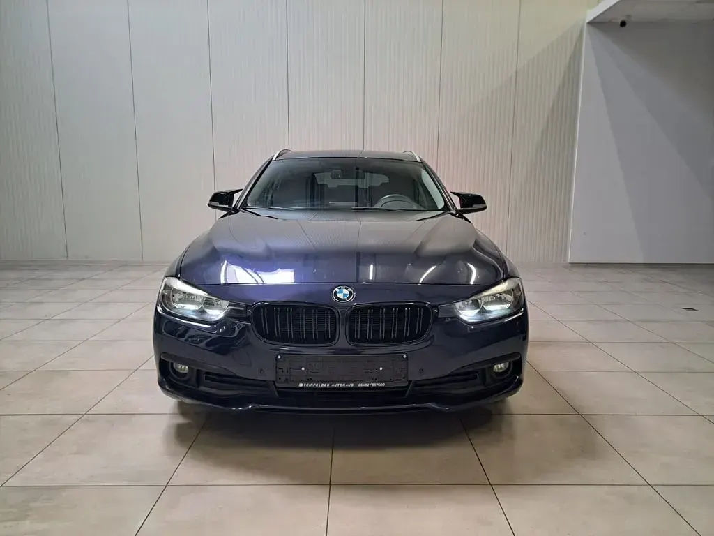 Gebraucht BMW 320 Sport Line 163 PS (119 kW) 2016 Blau Limousine