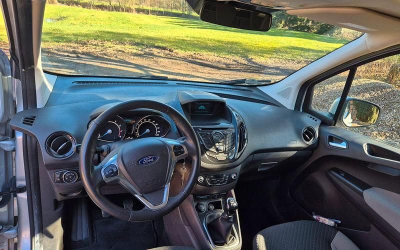 Gebraucht Ford Tourneo Courier Titanium 101 PS (74 kW) 2017 Silber Van / Kleinbus