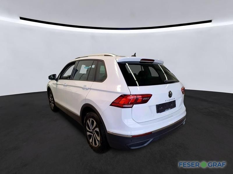 Gebraucht VW Tiguan Active 150 PS (110 kW) 2022 Pure white SUV