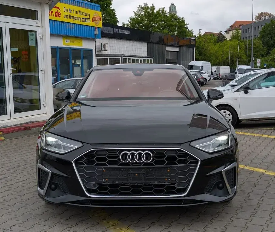 Używany Audi A4 S-Line 190 KM (139 kW) 2019 Czarny Sedan/Limuzyna