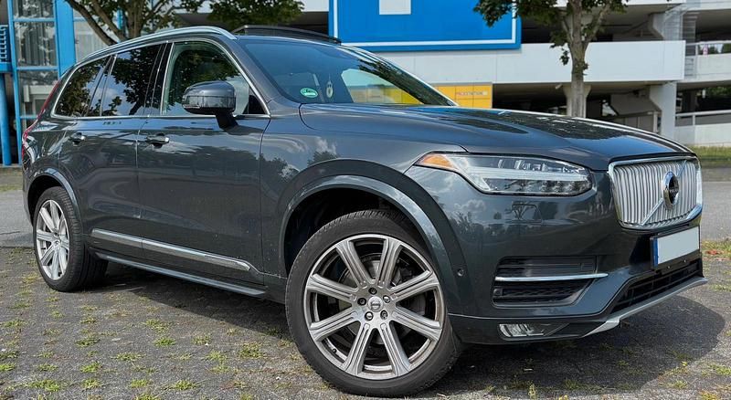 Grau Gebraucht 2017 Volvo XC90 Inscription SUV | 19.900 € (Guter Preis) - Bild 1/4