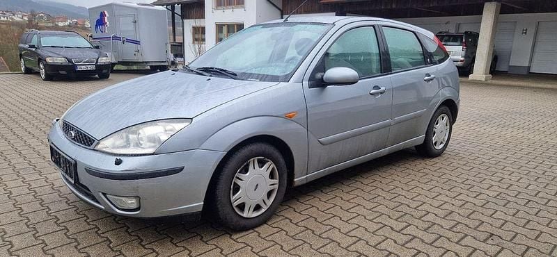 Gebraucht Ford Focus Ghia 101 PS (74 kW) 2003 Silber Limousine