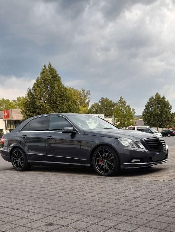 Gebraucht Mercedes E500 387 PS (284 kW) 2010 Grau Limousine