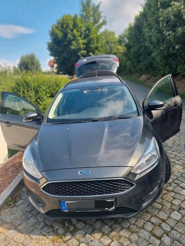 Gebraucht Ford Focus Business Edition 101 PS (74 kW) 2017 Grau Kombi