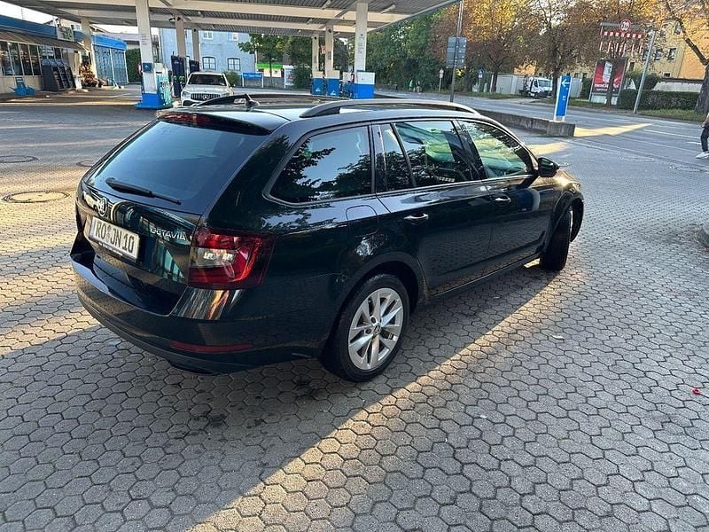 Schwarz Gebraucht 2019 Skoda Octavia RS Kombi | 12.150 € (Superpreis) - Bild 1/4