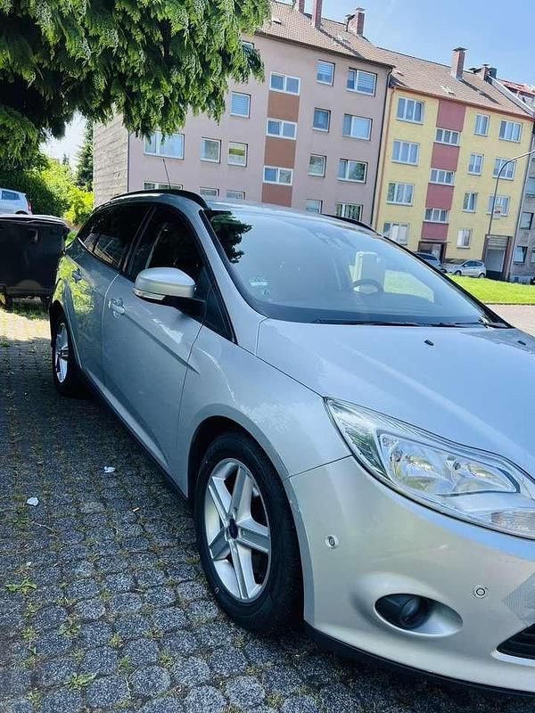 Gebraucht Ford Focus Trend 140 PS (102 kW) 2014 Limousine