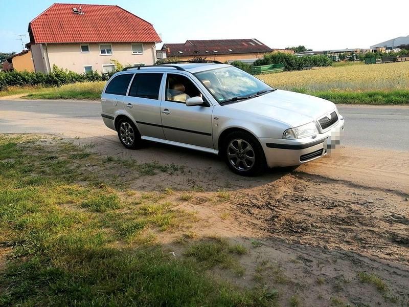 Silber Gebraucht 2002 Skoda Octavia LAURIN & KLEMENT Limousine | 3.000 € (Fairer Preis) - Bild 1/4