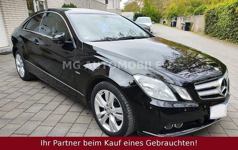 Gebraucht Mercedes E220 170 PS (125 kW) 2010 Schwarz Coupé