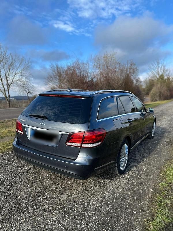 Gebraucht Mercedes E250 204 PS (150 kW) 2014 Schwarz Kombi