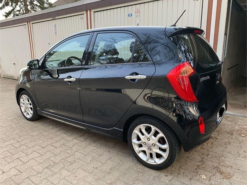 Gebraucht Kia Picanto 86 PS (63 kW) 2013 Schwarz Kleinwagen