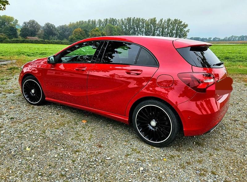 Gebraucht Mercedes A200 136 PS (100 kW) 2016 Rot Limousine