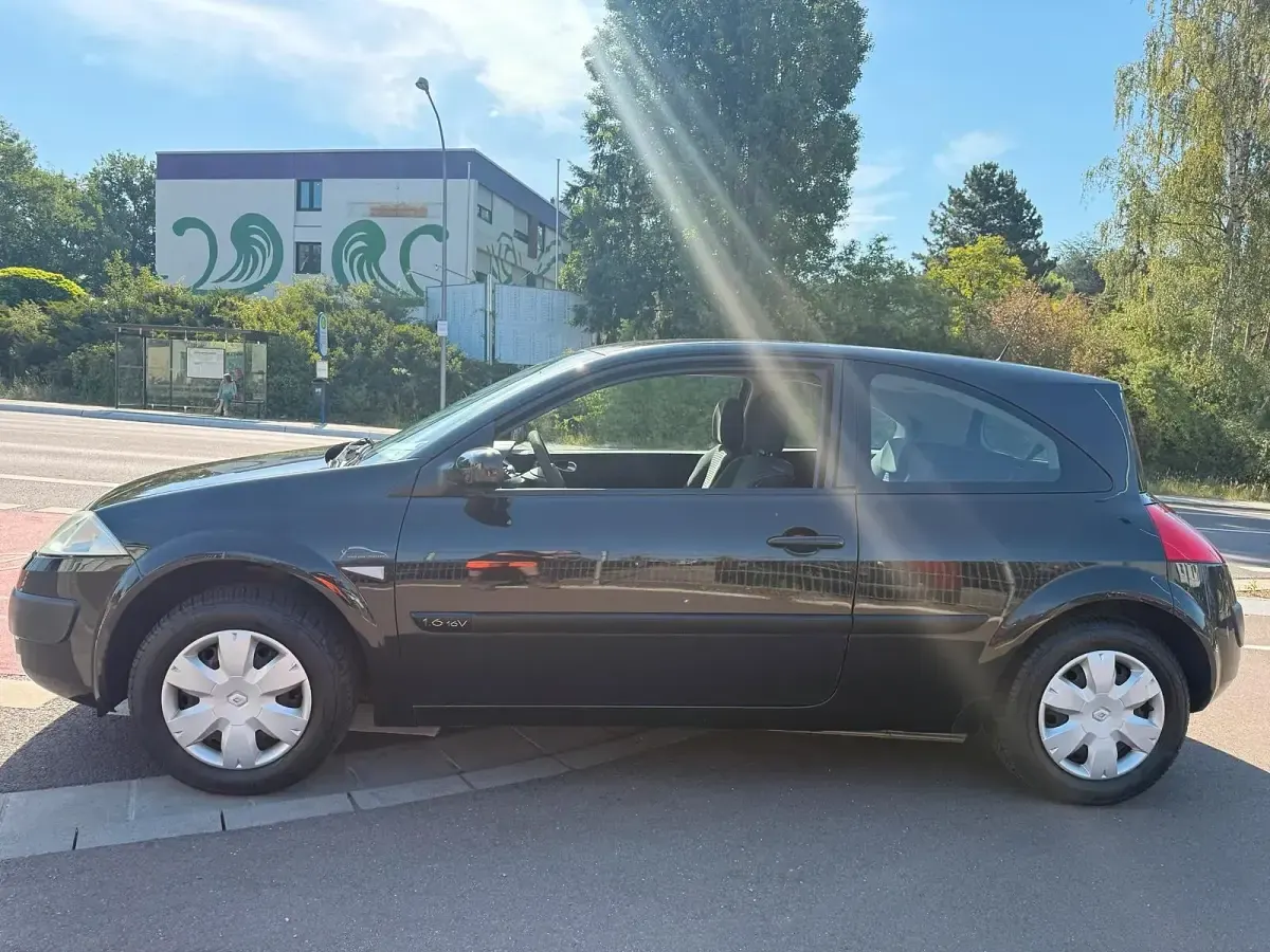 Gebraucht Renault Mégane 113 PS (83 kW) 2005 Schwarz Kleinwagen