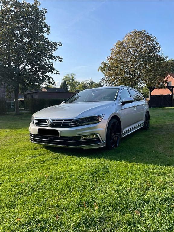 Silber Gebraucht 2015 VW Passat Kombi | 19.800 € (Teuer) - Bild 1/4