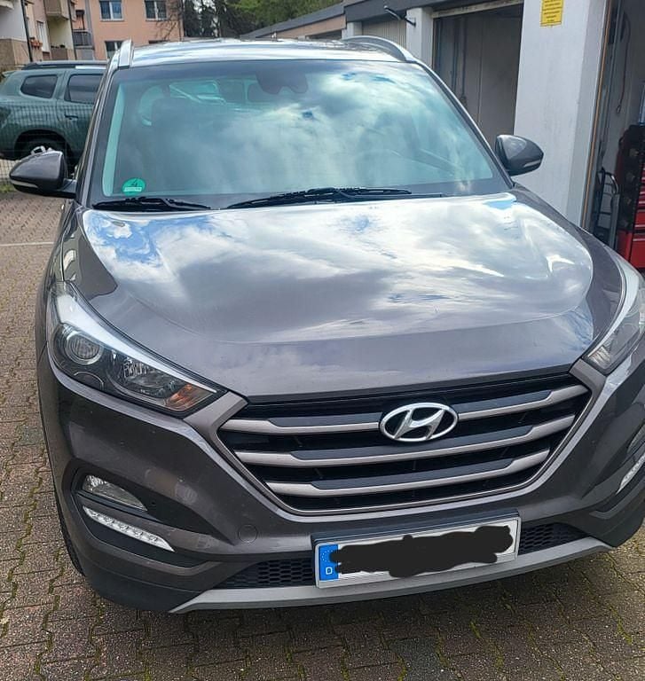 Grau Gebraucht 2017 Hyundai Tucson SUV | 15.299 € (Fairer Preis) - Bild 1/4