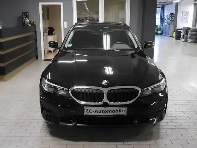 Gebraucht BMW 320 Sport Line 190 PS (139 kW) 2022 Schwarz Limousine