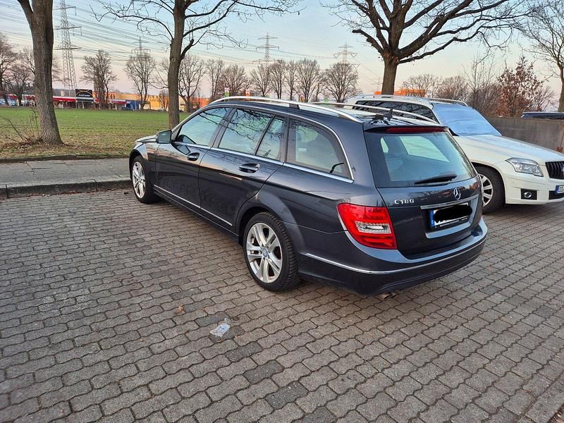 Gebraucht Mercedes C180 Avantgarde 156 PS (114 kW) 2013 Blau Kombi