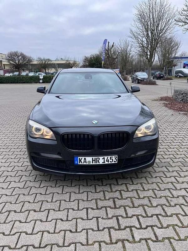 Gebraucht BMW 740 306 PS (225 kW) 2012 Grau Limousine