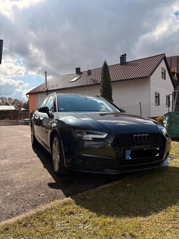 Gebraucht Audi A4 Comfort 190 PS (139 kW) 2018 Grau Kombi