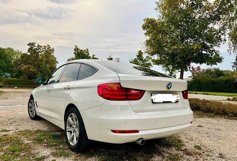 Weiß Gebraucht 2014 BMW 318 Gran Turismo Comfort Edition Limousine | 9.500 € (Fairer Preis) - Bild 1/4