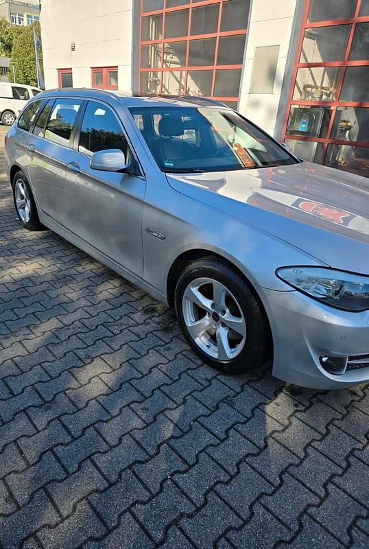 Gebraucht BMW 520 184 PS (135 kW) 2013 Silber Kombi