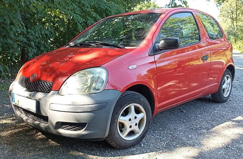 Rot Gebraucht 2003 Toyota Yaris Kleinwagen | 950 € (Fairer Preis) - Bild 1/4